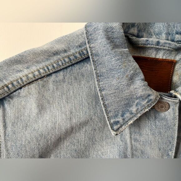 levis ex boyfriend trucker jean jacket Zippers on sleeves, distressed, size M - Picture 7 of 8